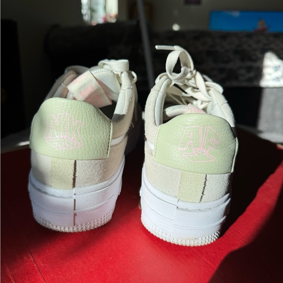 Nike Air Force 1 Pixel sage green, cream with pink accents - Picture 3 of 12